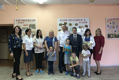 Гомельская таможня вручила портфели детям из Наровлянского и Лельчицкого районов